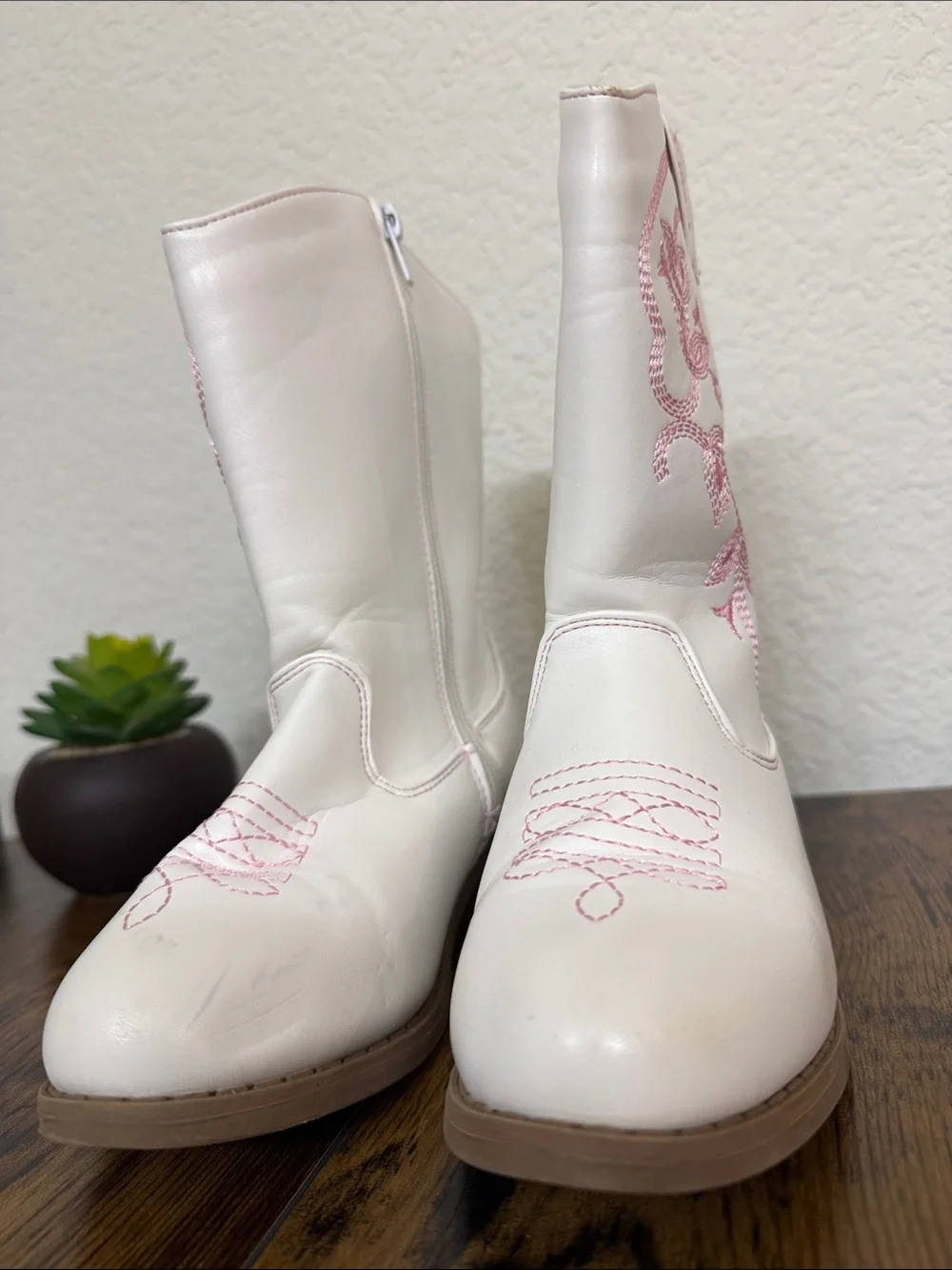 bebe • Girls White Pink Embroidered Western Cowgirl Cowboy Boots